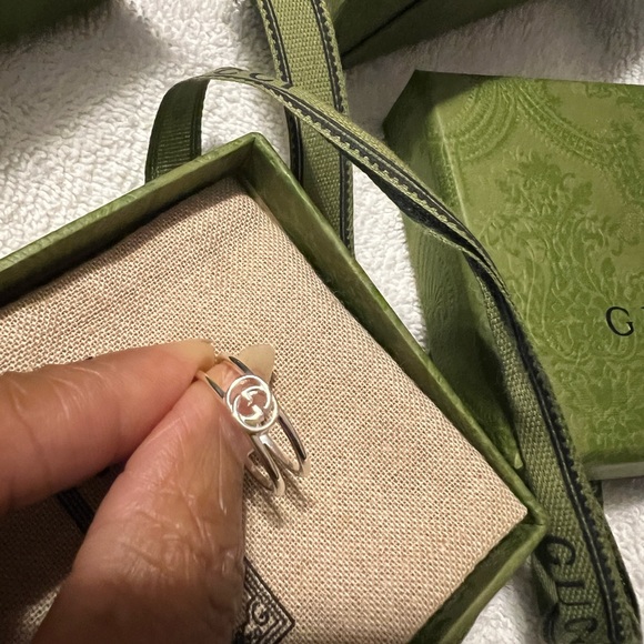 💯 AUTHENTIC GUCCI INTERLOCKING G THIN OPEN BAND - Size 6.5 - Picture 3 of 5